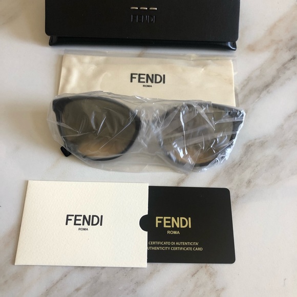 🔥NEW FENDI SHOW STOPPER SUNGLASSES 🔥 - Picture 4 of 11